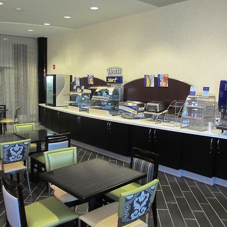 Holiday Inn Express & Suites Kansas City Airport By Ihg Kültér fotó