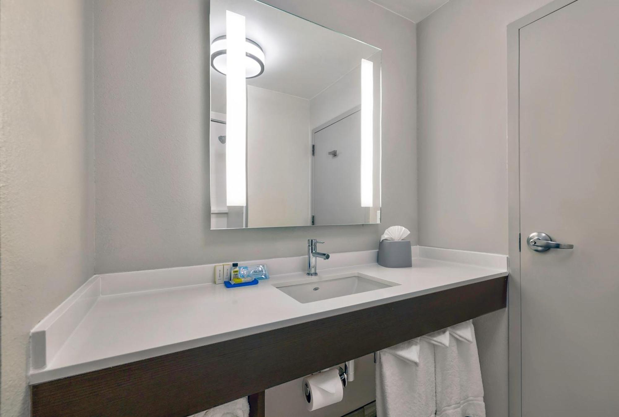 Holiday Inn Express & Suites Kansas City Airport By Ihg Kültér fotó