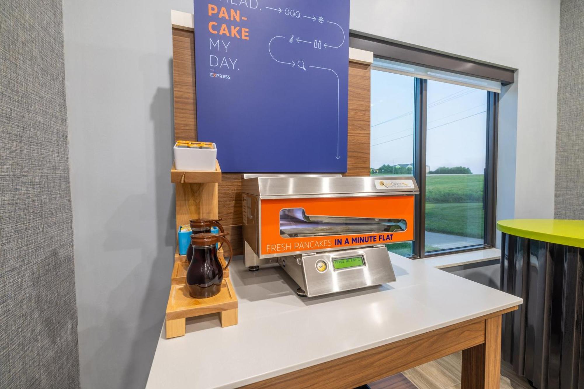 Holiday Inn Express & Suites Kansas City Airport By Ihg Kültér fotó
