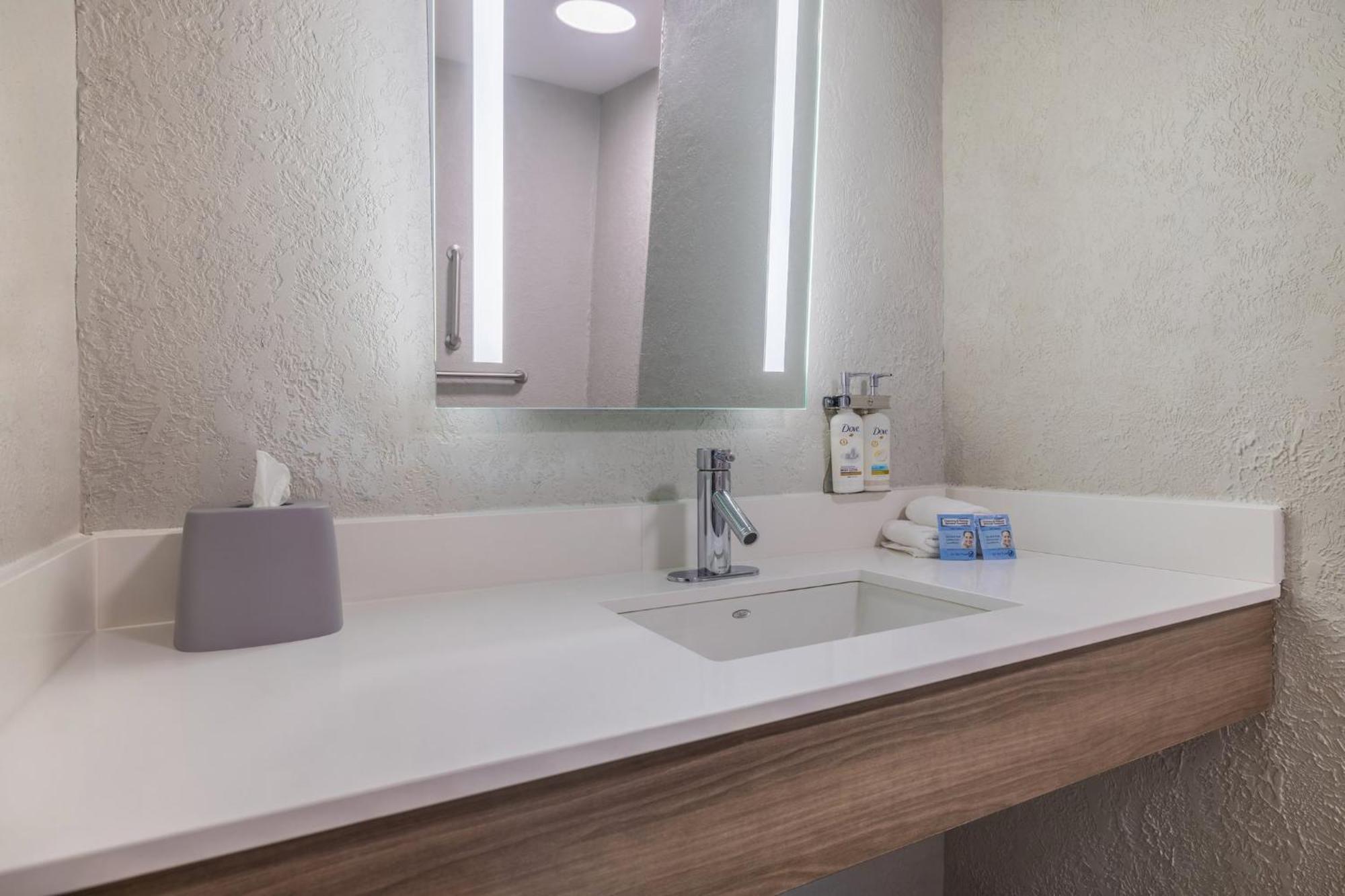 Holiday Inn Express & Suites Kansas City Airport By Ihg Kültér fotó