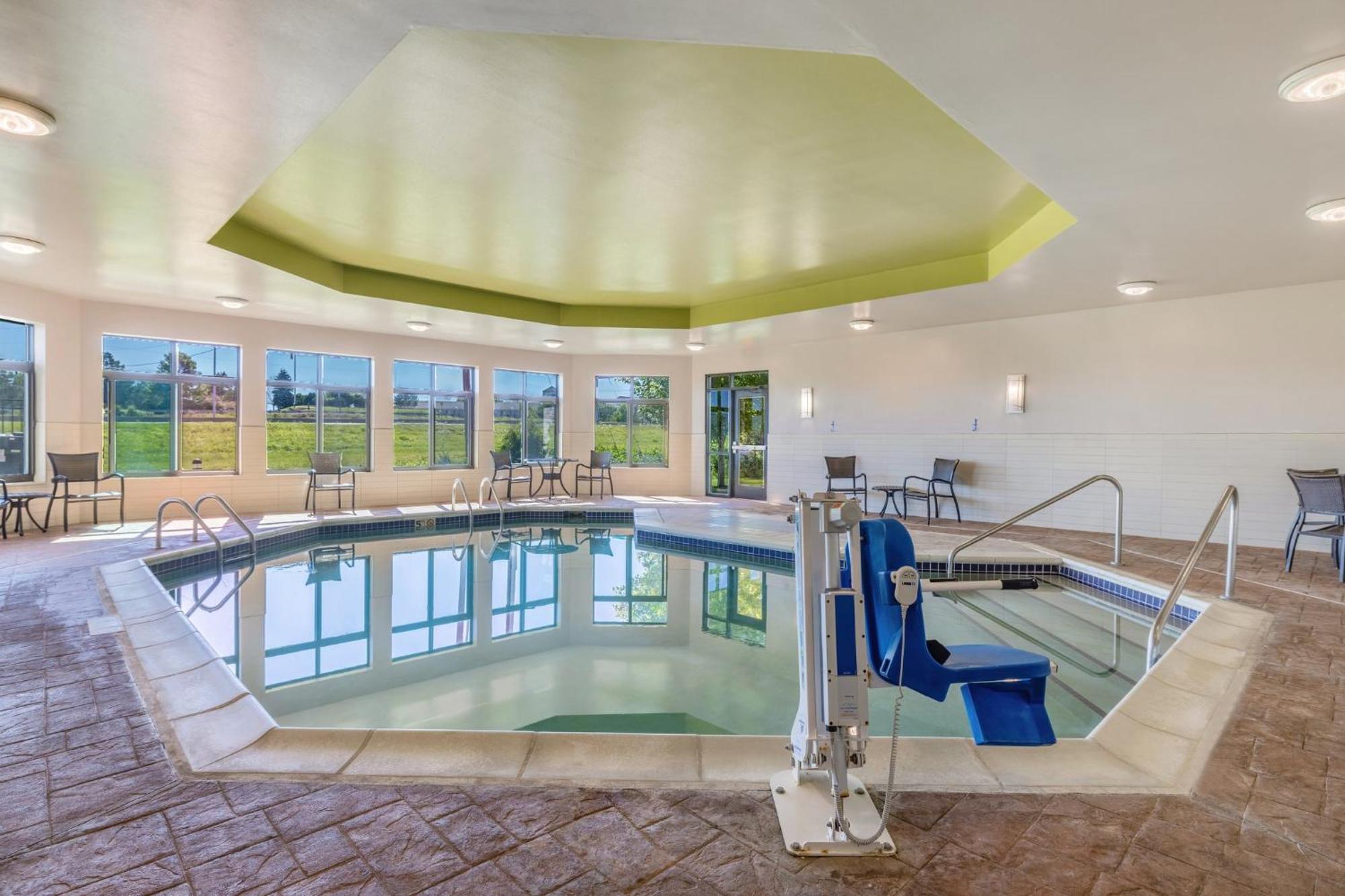 Holiday Inn Express & Suites Kansas City Airport By Ihg Kültér fotó