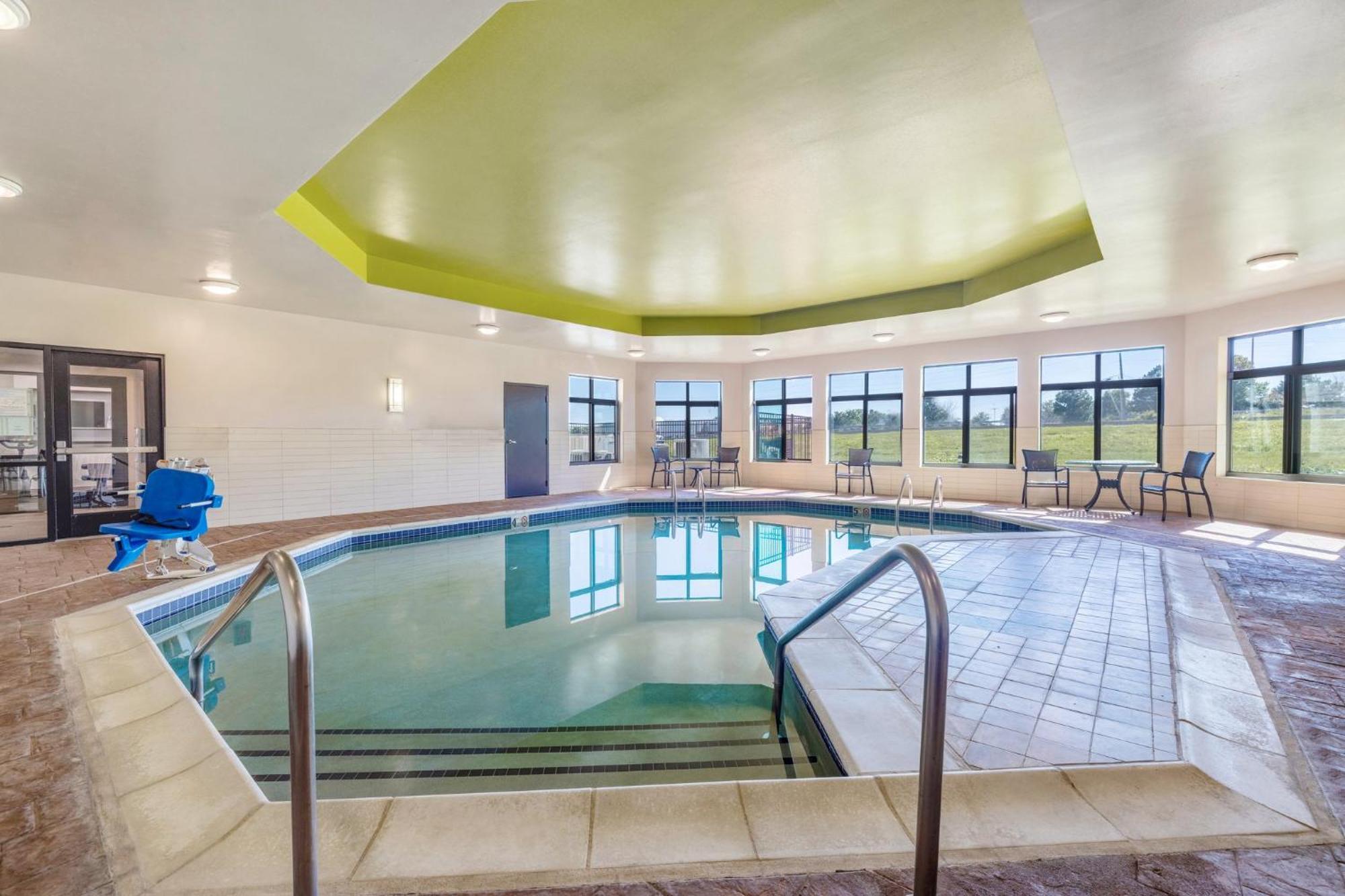 Holiday Inn Express & Suites Kansas City Airport By Ihg Kültér fotó